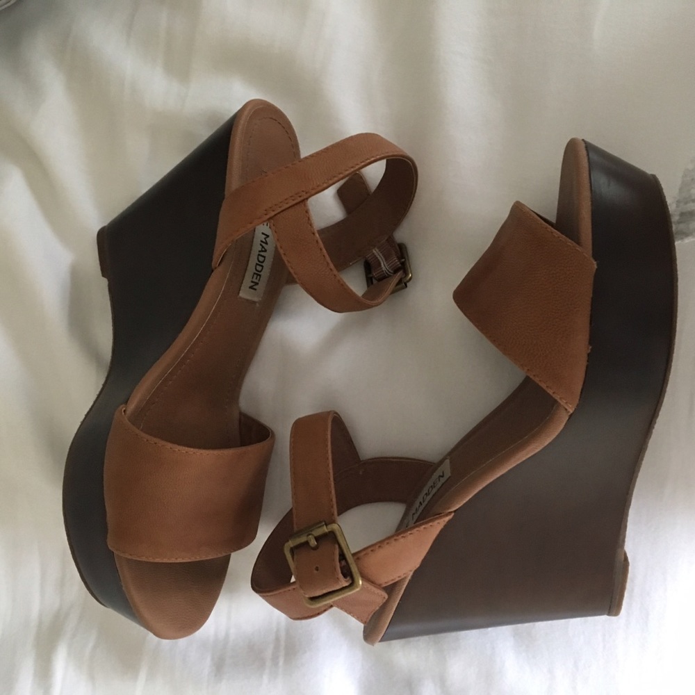 Steve Madden brown strap wedges