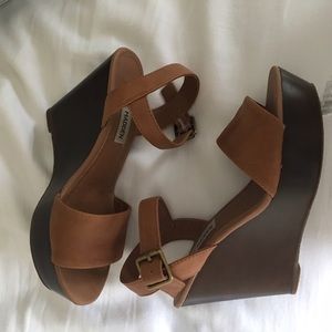 Steve Madden brown strap wedges