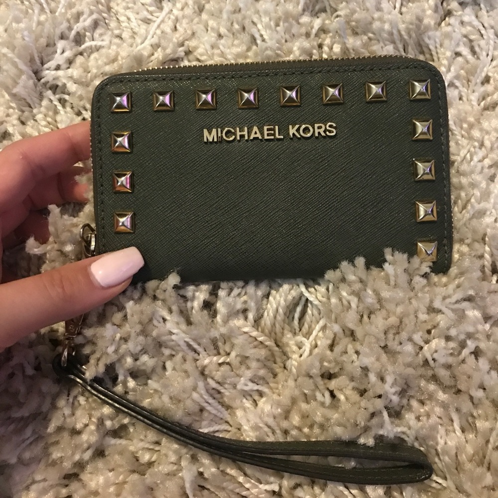 Micheal kors forest green and gold wristlet