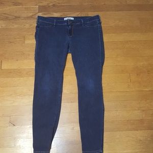 These comfortable Hollister jeans