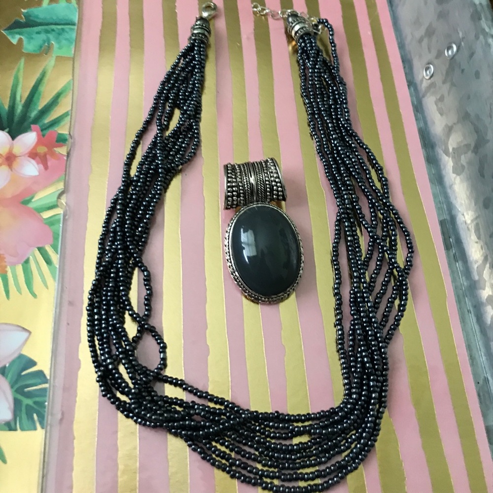 18" EIGHT STRAND BEADED NECKLACE, Gray Pendant