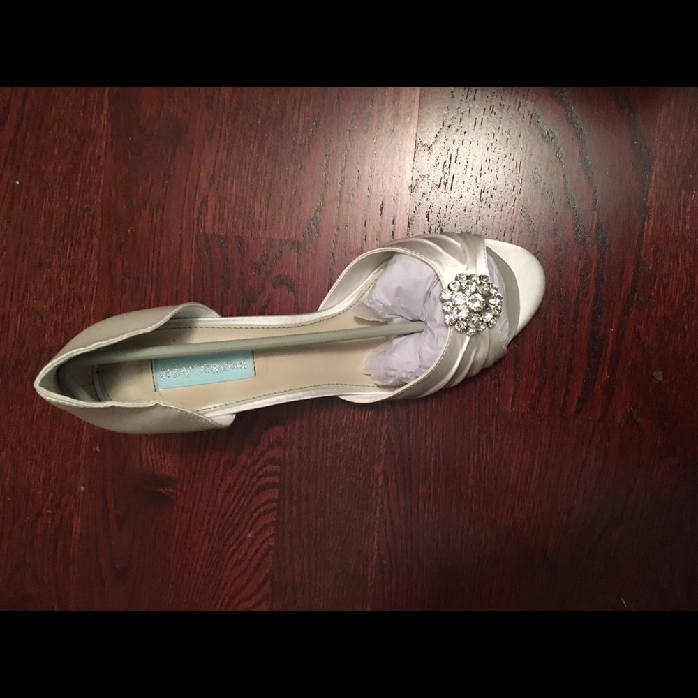 Blue by Stun Betsey Johnson low heel evening shoes