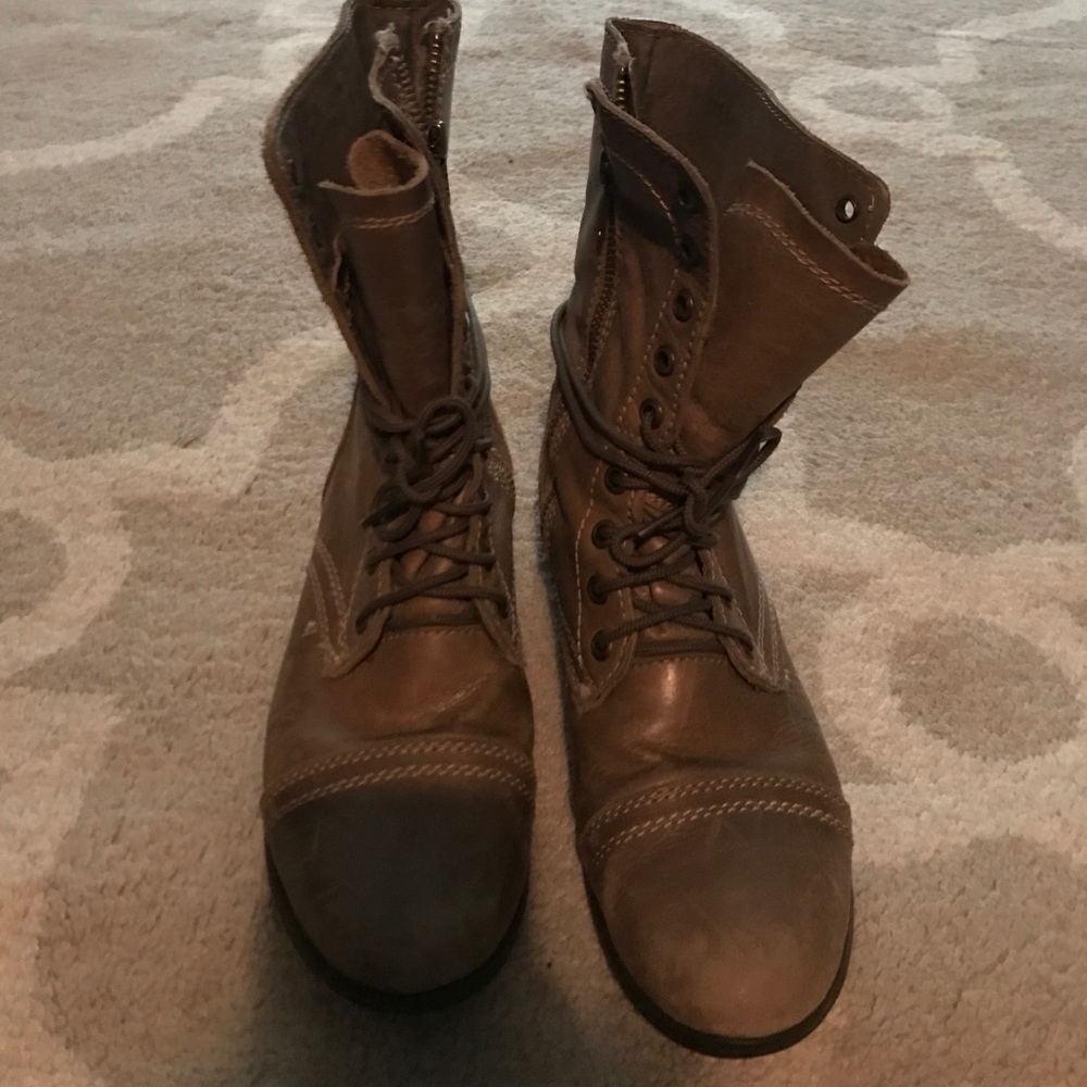 Combat boots