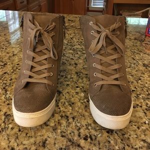 STEVE madden wedge tenny