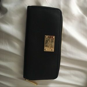 Large Michael Kors Zip Around Wallet