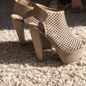 Tan / Nude Heels
