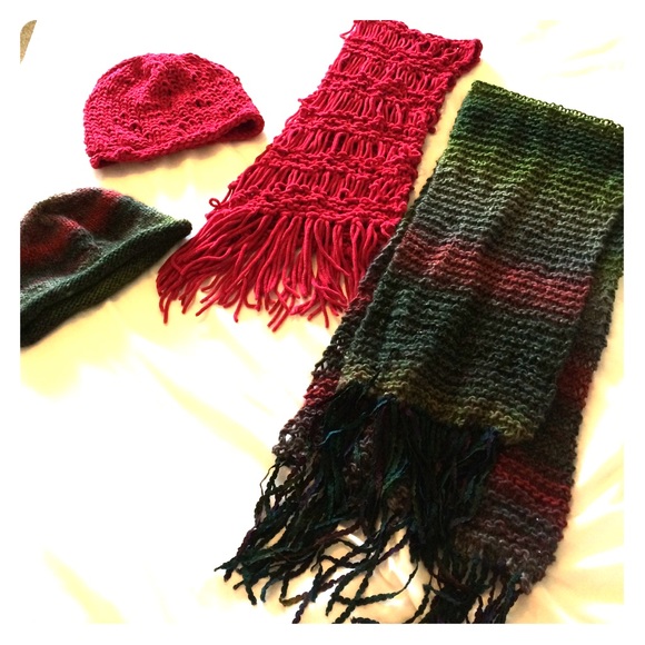 Homemade scarves and hats - Picture 1 of 1