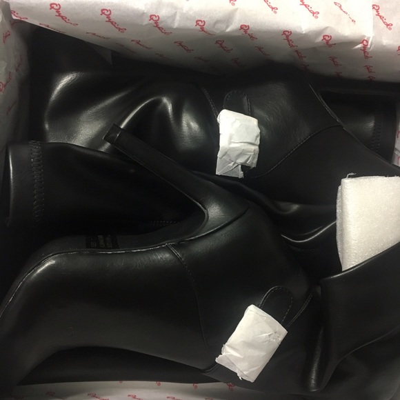 Sexy Black Faux Leather Over-The-Knee Boots - Picture 4 of 5