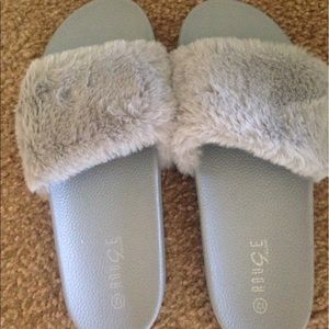 New fur slides size 12