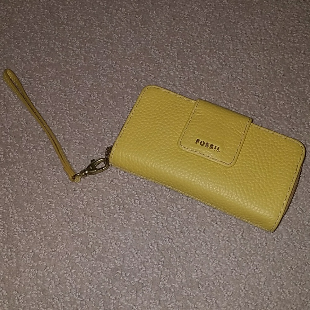 Fossil brand wristlet wallet