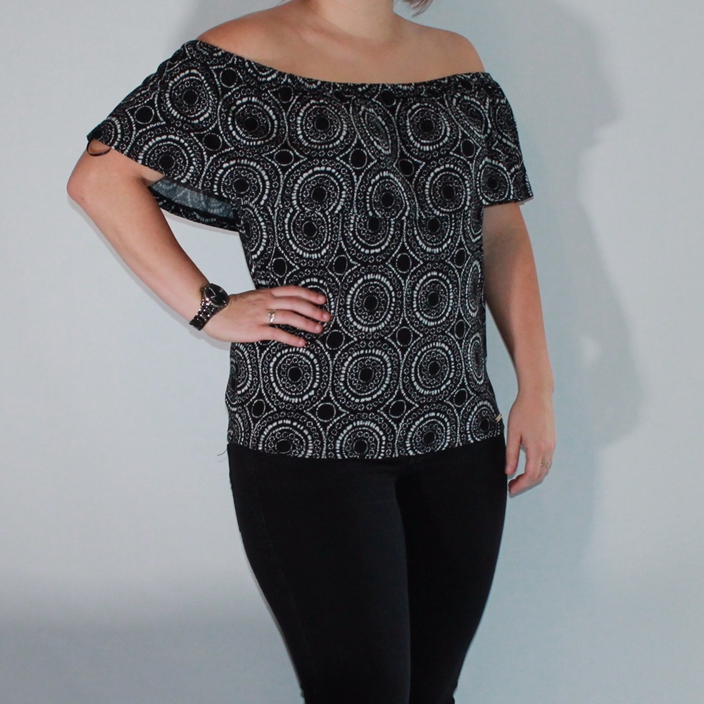 MICHAEL KORS✨ Black & White off-the-shoulder top