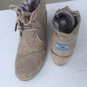 Beige canvas Toms