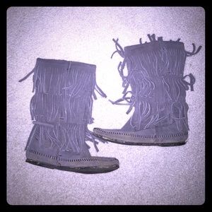 Minnetonka gray fringe boots