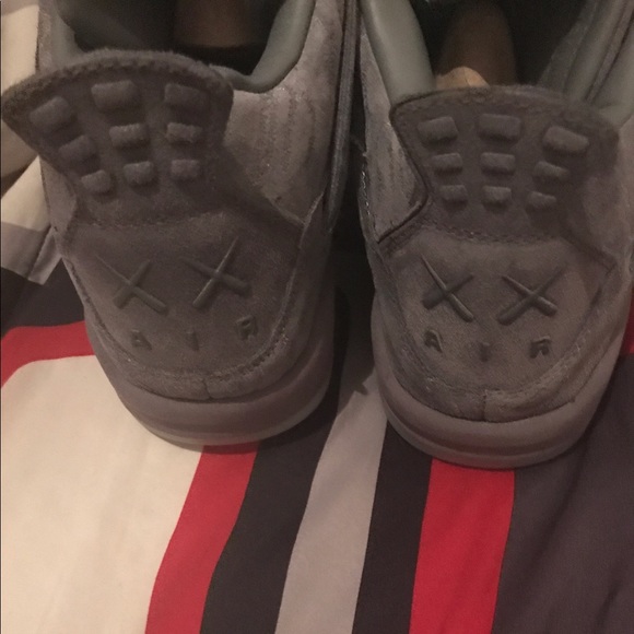 Air Jordan 4 KAWS - Picture 2 of 4
