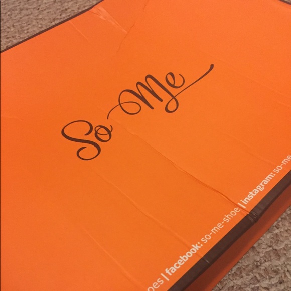 NWOT Araceli Grey Knit Mid-Calf High Heel Booties - Picture 3 of 4