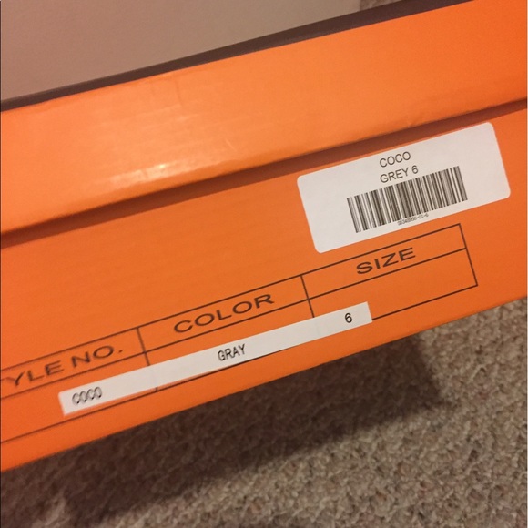 NWOT Araceli Grey Knit Mid-Calf High Heel Booties - Picture 4 of 4