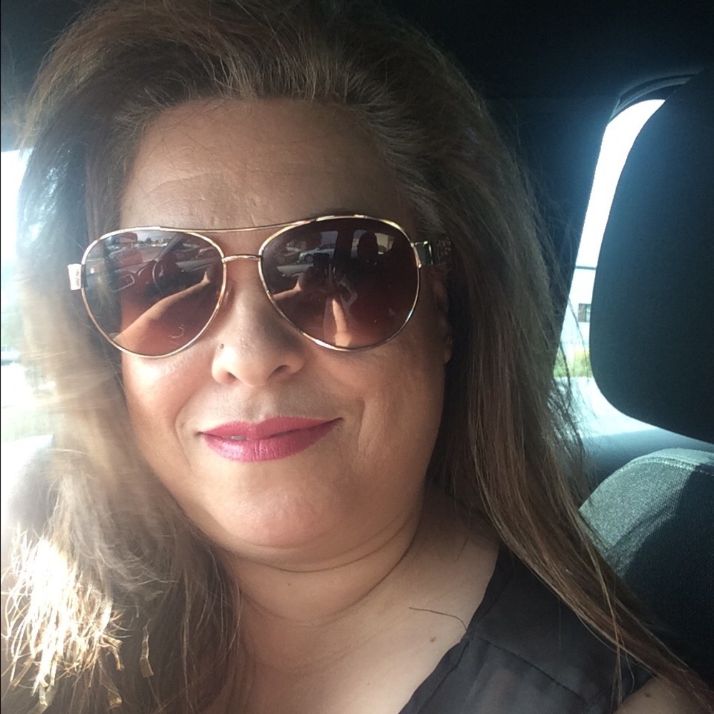 Meet your Posher, Melissa