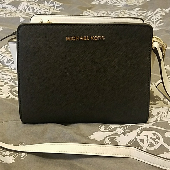 Michael Kors Handbags - Michael Kors Small Purse