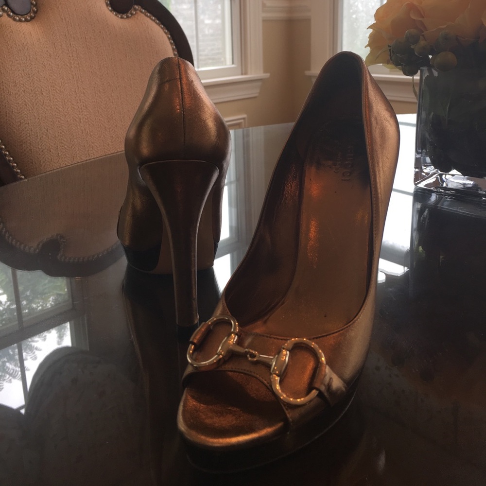 Gucci Gold✨✨✨ - Picture 2 of 8
