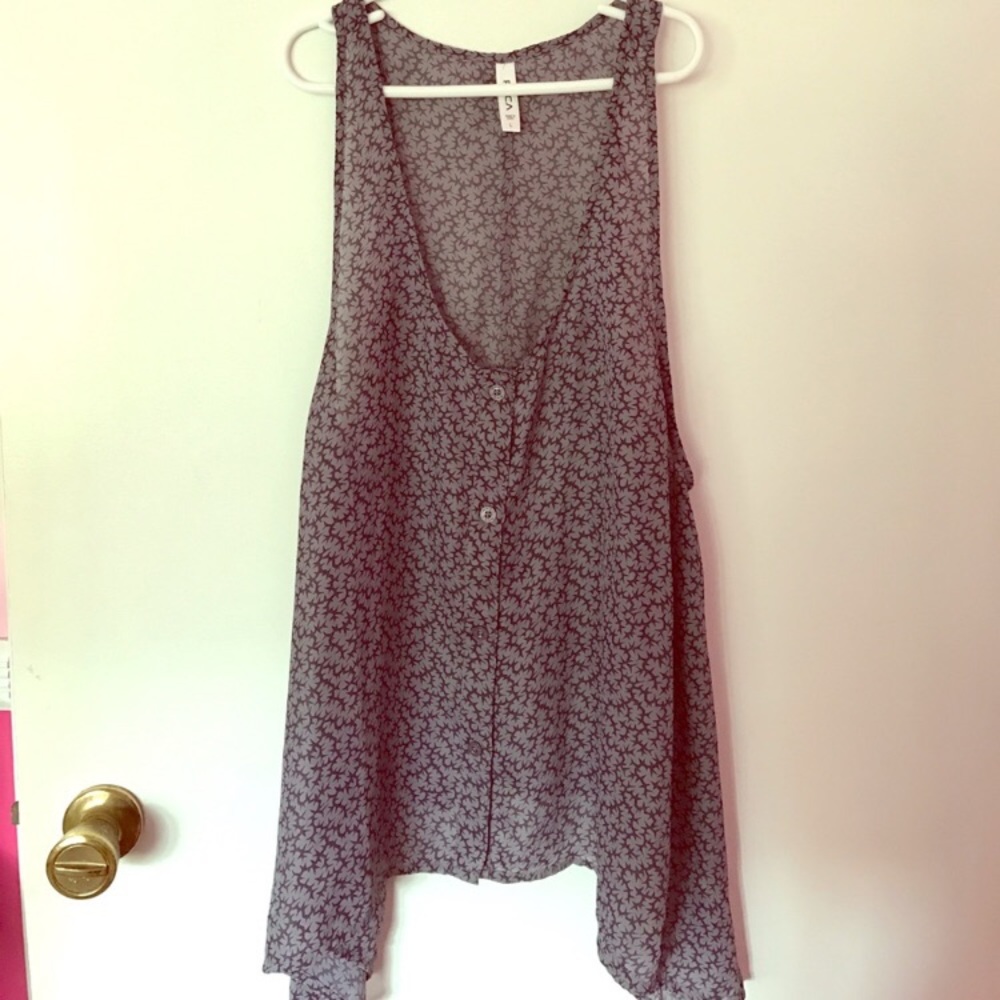 RVCA tank. Runs small!