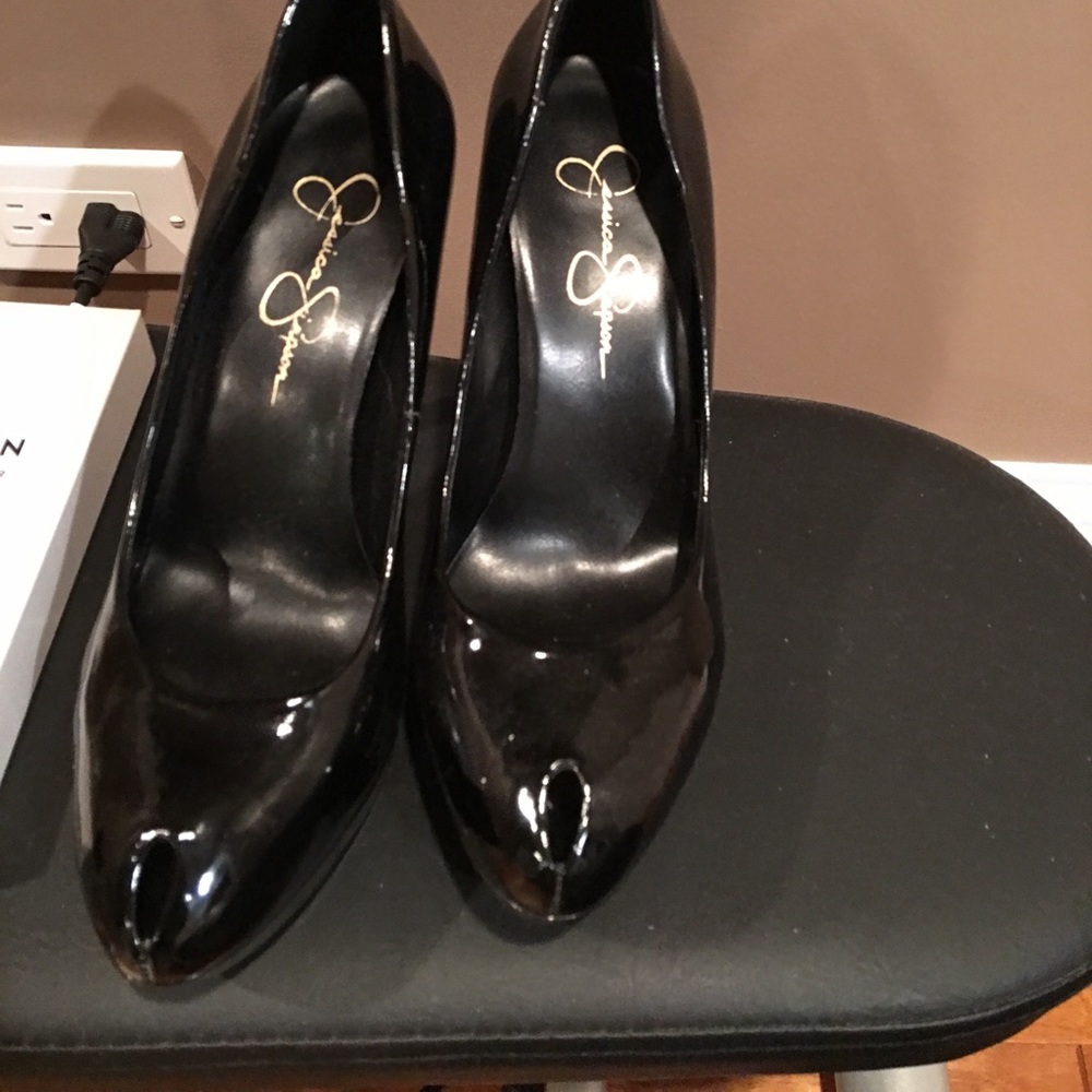 Jessica Simpson pump