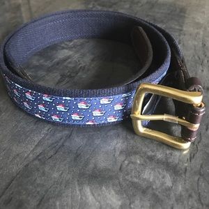 Vineyard Vines santa whale belt size 40