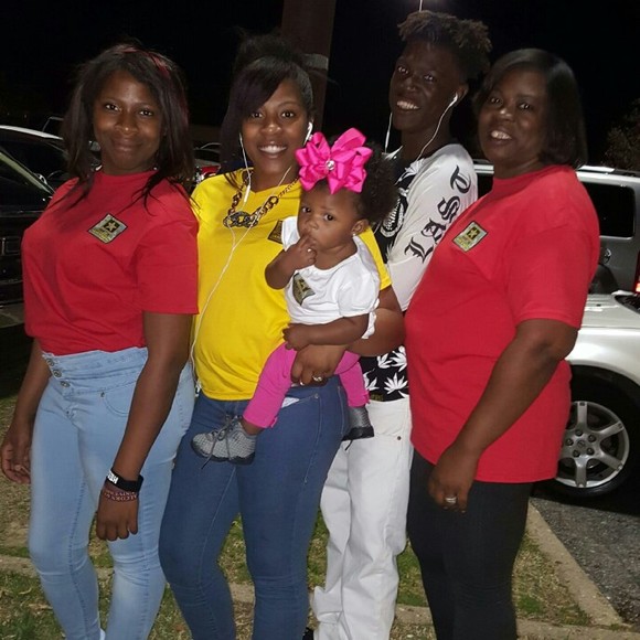 Meet your Posher, Pamela - Picture 1 of 1