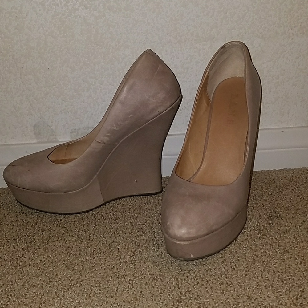 L.A.M.B. nude wedge heels w/almond toe