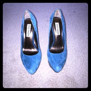 Steve Madden blue suede pumps