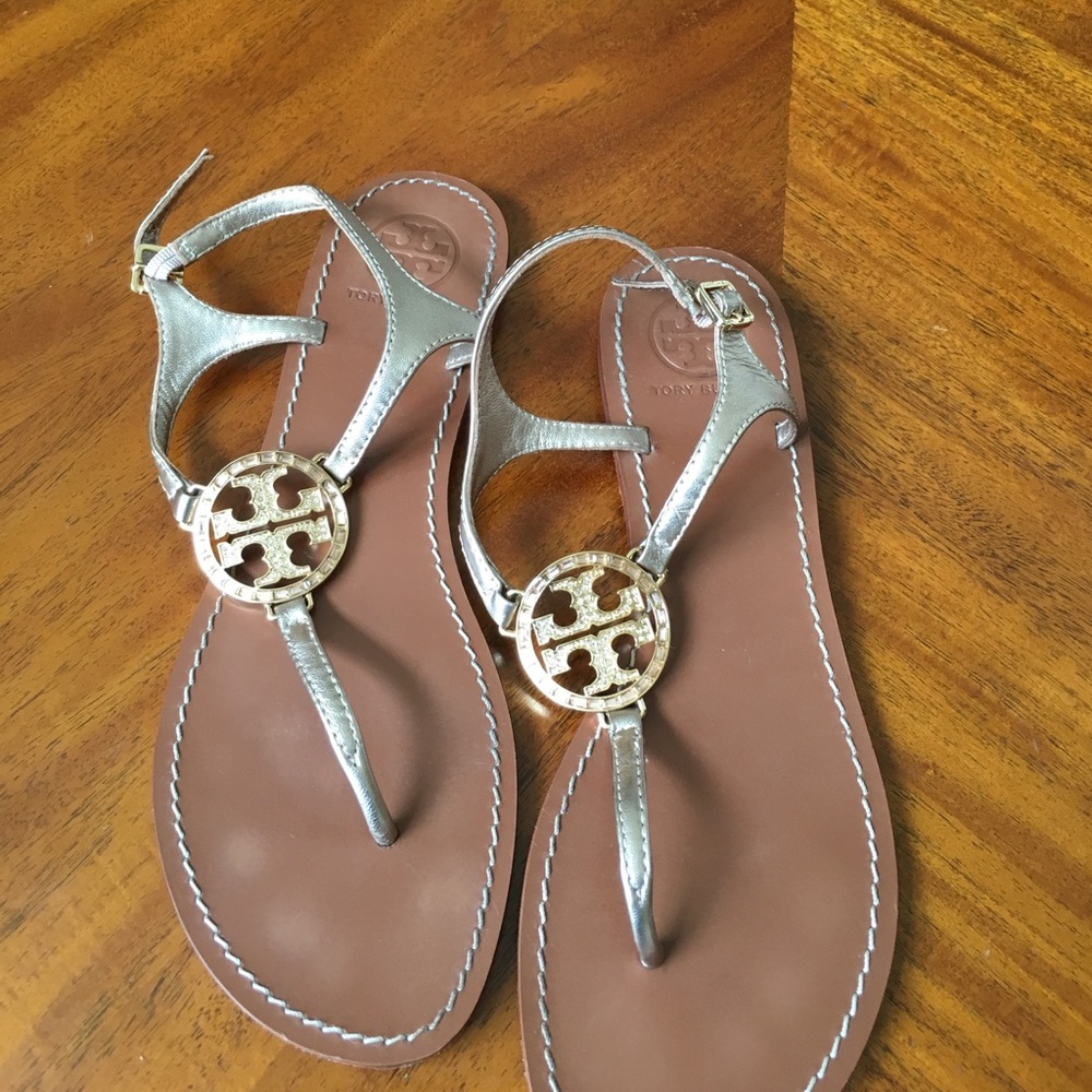 💯 authentic Tory Burch T-Strap Sandal