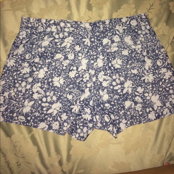 GAP Print Shorts - Picture 2 of 3