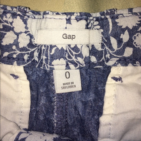 GAP Print Shorts - Picture 3 of 3