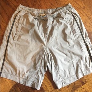 Lululemon Pacebreaker shorts size Lg