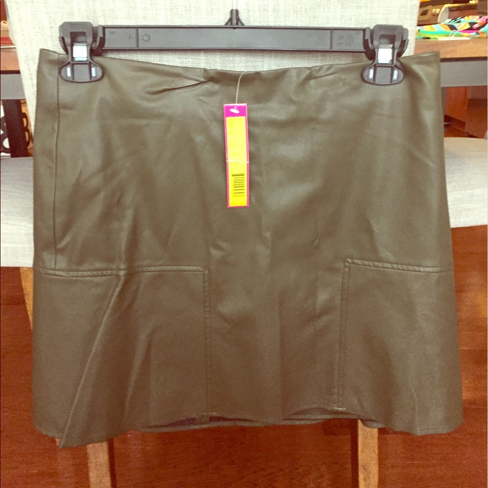 Mini faux leather skirt