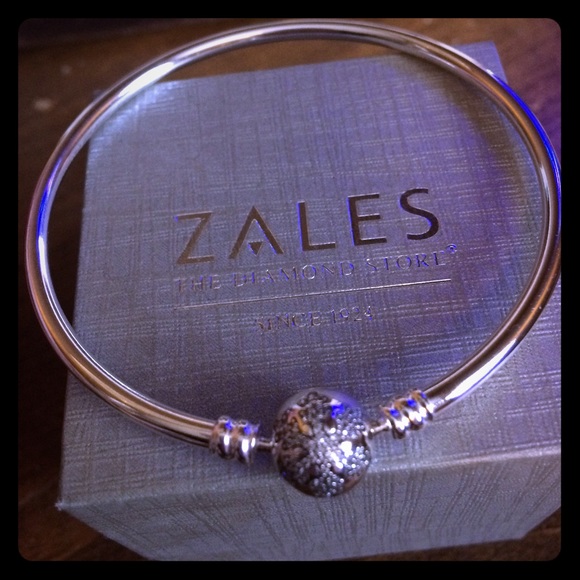 Limited Edition Pandora Snowflake Charm Bangle - Picture 1 of 2