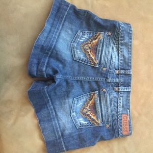 Guess Shorts with brown details on back pockets