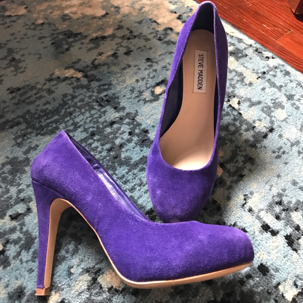 8 1/2 Steve Madden Remmedy Suede pumps