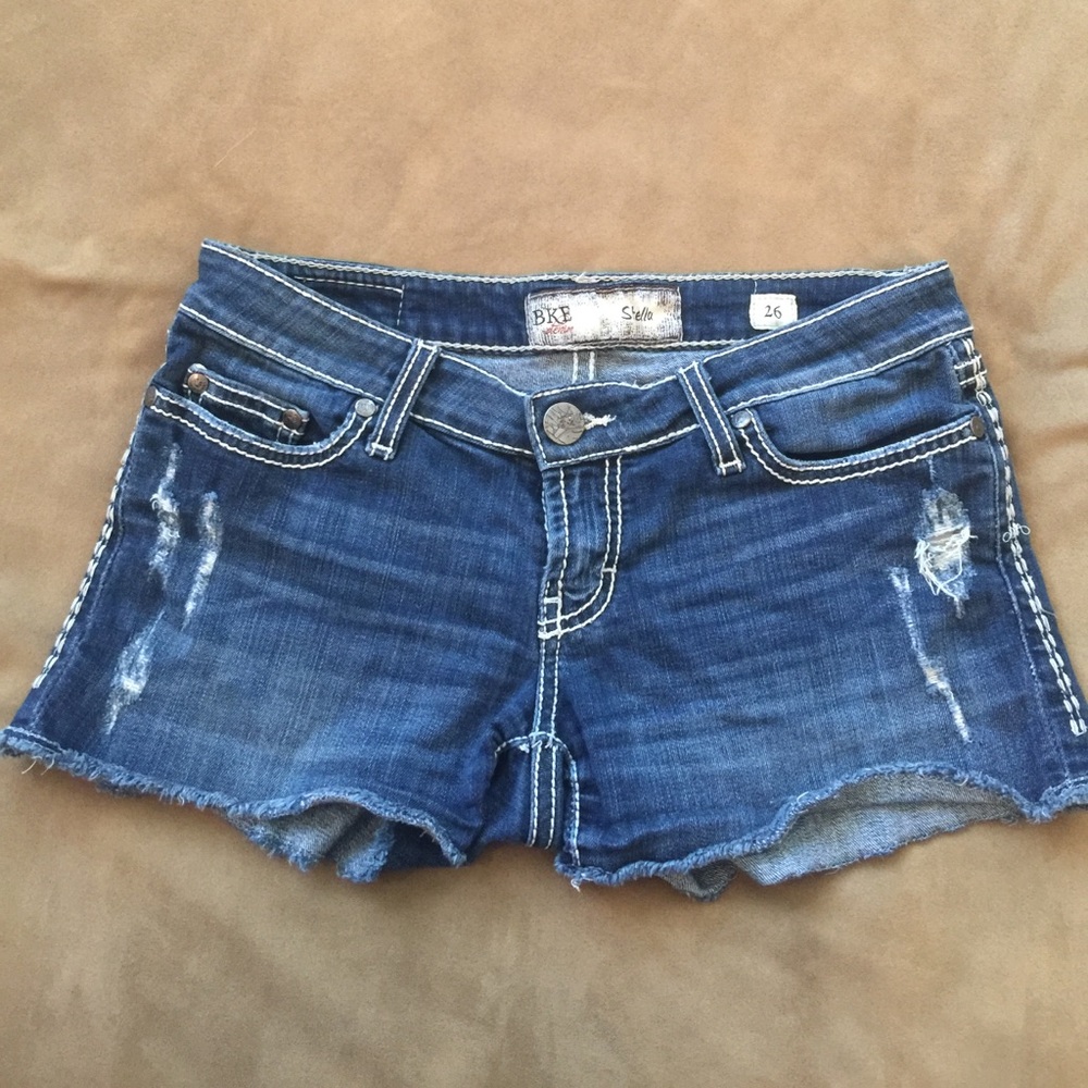 Buckle jean shorts