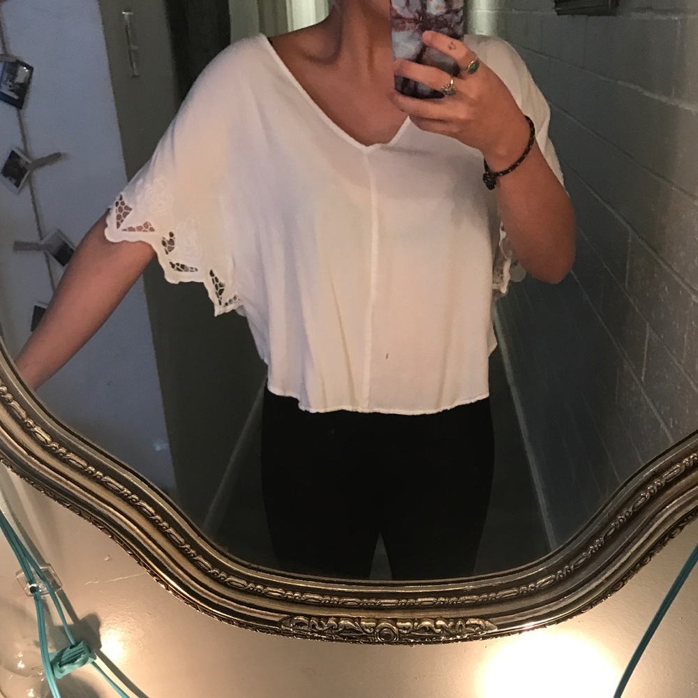 SOLD 💔White lace shirt
