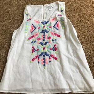Vineyard vines tank top! 🐳