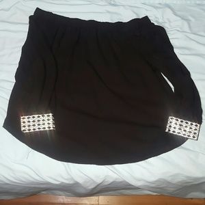 Beautiful off shoulders shirt with rhinestones.
