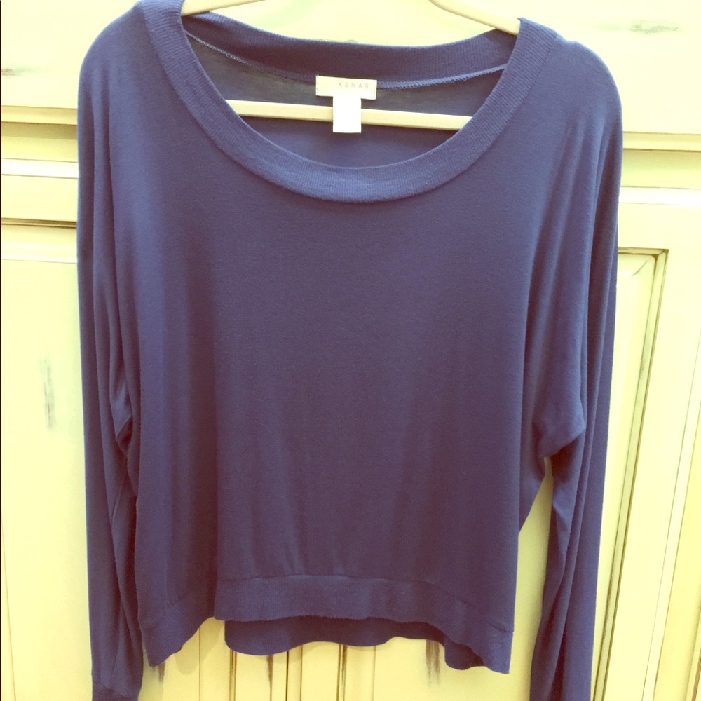 NAVY LONG SLEEVES TOP