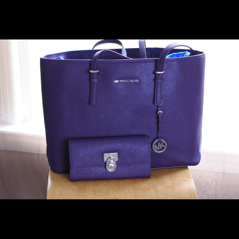 ❗️SOLD❗️Michael Kors Jet Set Tote in Iris w/ wallt