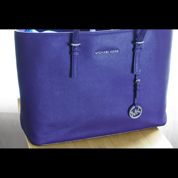 ❗️SOLD❗️Michael Kors Jet Set Tote in Iris w/ wallt - Picture 3 of 8