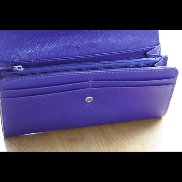 ❗️SOLD❗️Michael Kors Jet Set Tote in Iris w/ wallt - Picture 7 of 8