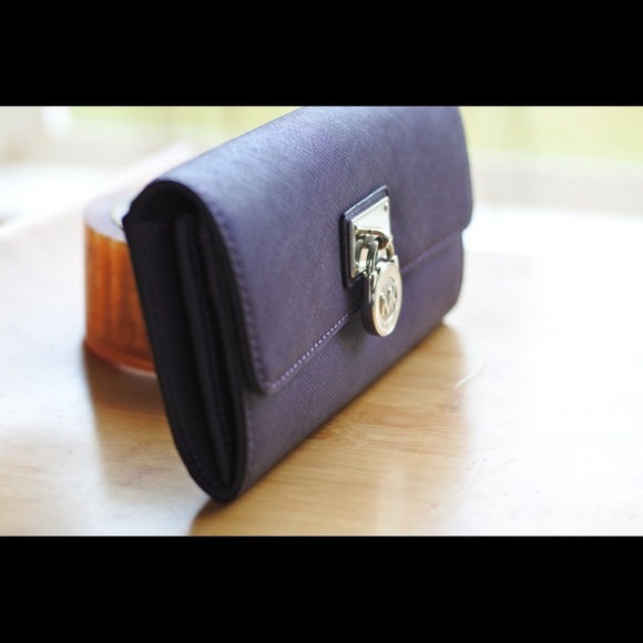 ❗️SOLD❗️Michael Kors Jet Set Tote in Iris w/ wallt - Picture 8 of 8