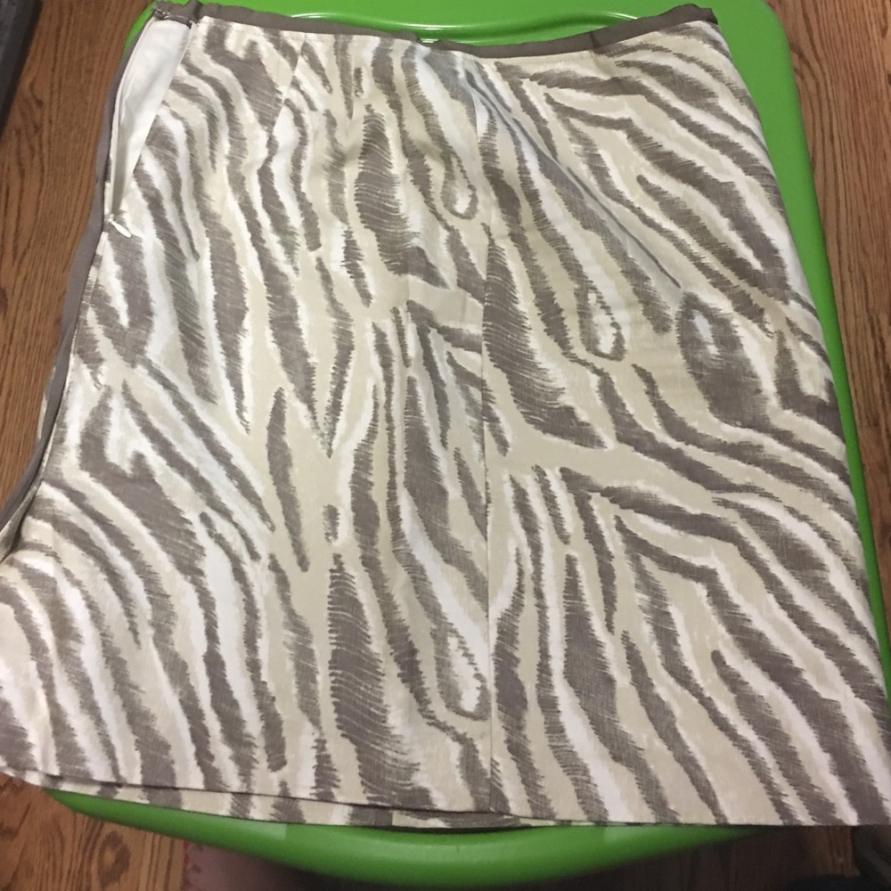 Loft Safari Skirt with Robbin Detail