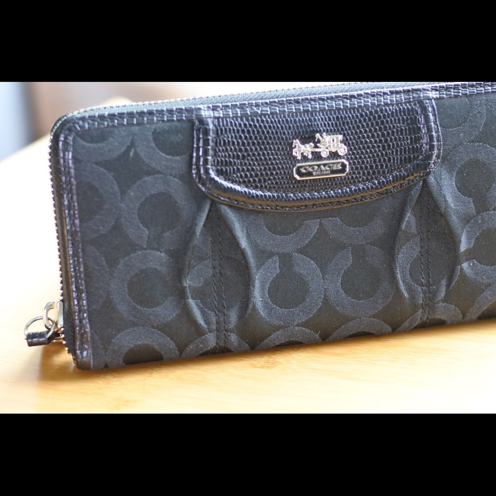 [SOLD] Black Coach Wallet