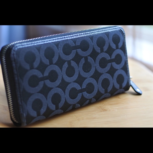 [SOLD] Black Coach Wallet - Picture 2 of 4