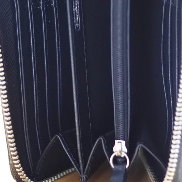 [SOLD] Black Coach Wallet - Picture 3 of 4
